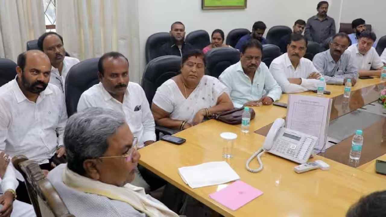 ವರ್ಷಾಂತ್ಯದೊಳಗೆ ಬಿಬಿಎಂಪಿ ಚುನಾವಣೆ ನಡೆಸಲು ಸಿದ್ಧತೆ: ಸಭೆಯಲ್ಲಿ ಸಿದ್ದರಾಮಯ್ಯಗೆ ಮಾಜಿ ಕಾರ್ಪೊರೇಟರ್ ಮಹತ್ವದ ಸಲಹೆ ವರ್ಷಾಂತ್ಯದೊಳಗೆ ಬಿಬಿಎಂಪಿ ಚುನಾವಣೆ ನಡೆಸಲು ಸಿದ್ಧತೆ: ಸಭೆಯಲ್ಲಿ ಸಿದ್ದರಾಮಯ್ಯಗೆ ಮಾಜಿ ಕಾರ್ಪೊರೇಟರ್ ಮಹತ್ವದ ಸಲಹೆ
