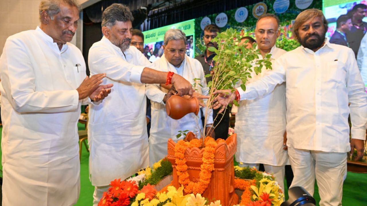 World Environment Day: ಸೆಂಟ್ರಲ್ ಕಾಲೇಜಿನಲ್ಲಿ ಪರಿಸರ ದಿನ ಆಚರಿಸಿದ ಸಿಎಂ, ಡಿಸಿಎಂ World Environment Day: ಸೆಂಟ್ರಲ್ ಕಾಲೇಜಿನಲ್ಲಿ ಪರಿಸರ ದಿನ ಆಚರಿಸಿದ ಸಿಎಂ, ಡಿಸಿಎಂ