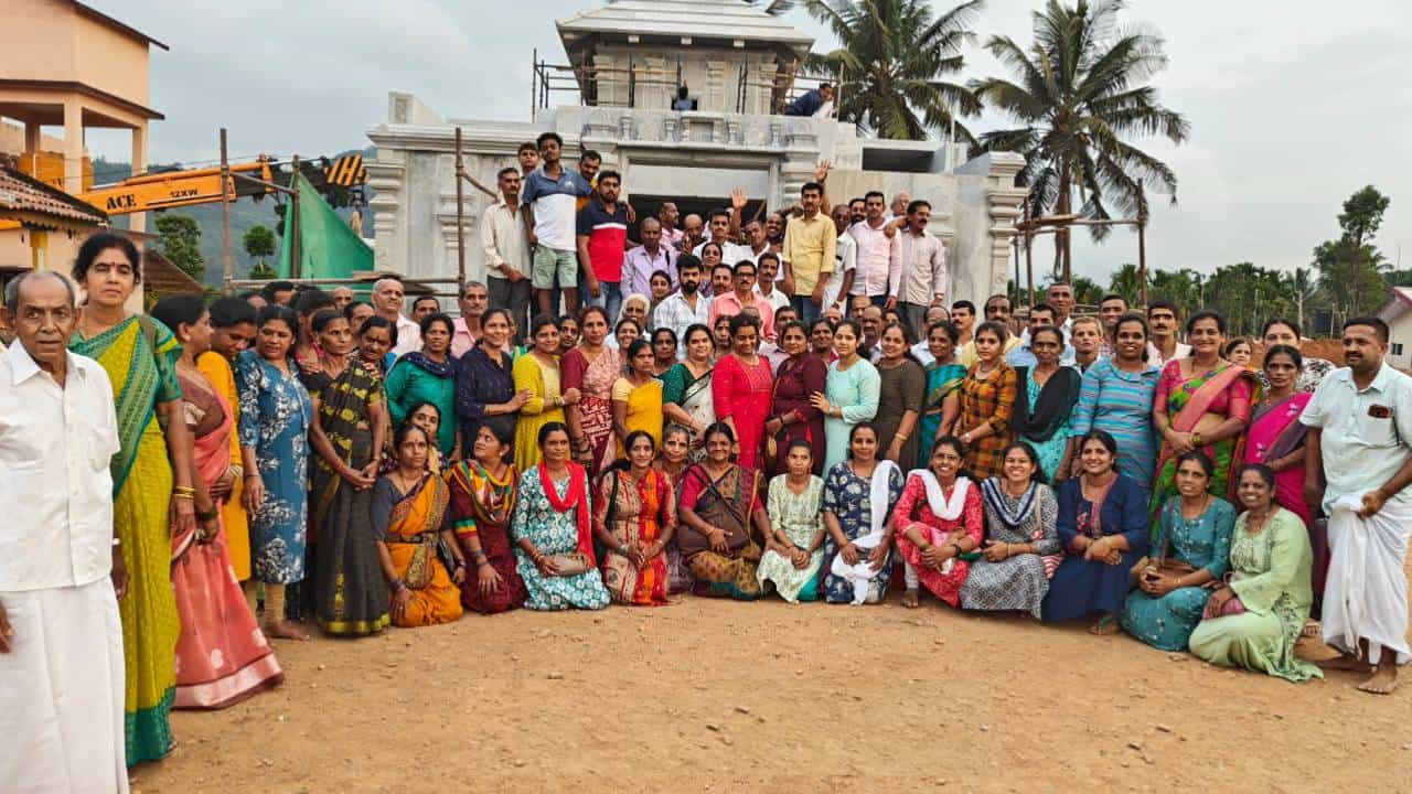 Odisha Train Accident: ಬೆಂಗಳೂರಿನಿಂದ ಹೌರಾ ಎಕ್ಸ್ಪ್ರೆಸ್ನಲ್ಲಿ ಪ್ರಯಾಣಿಸುತ್ತಿದ್ದ110 ಕನ್ನಡಿಗರು ಪಾರಾಗಿದ್ದೇಗೆ? ಇಲ್ಲಿದೆ Odisha Train Accident: ಬೆಂಗಳೂರಿನಿಂದ ಹೌರಾ ಎಕ್ಸ್ಪ್ರೆಸ್ನಲ್ಲಿ ಪ್ರಯಾಣಿಸುತ್ತಿದ್ದ110 ಕನ್ನಡಿಗರು ಪಾರಾಗಿದ್ದೇಗೆ? ಇಲ್ಲಿದೆ