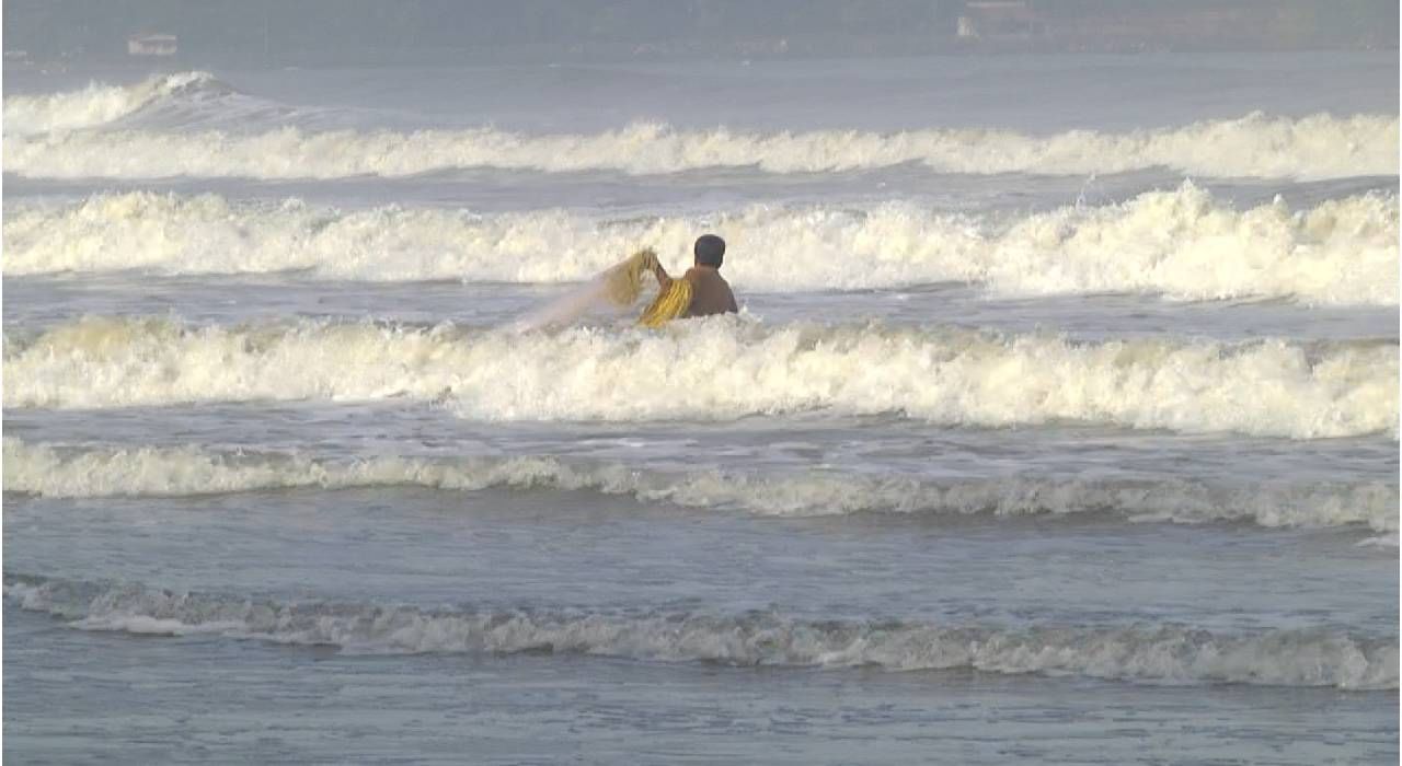 coastal erosion in Uttar Kannada sea barrier destroyed  