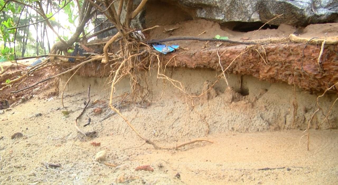 coastal erosion in Uttar Kannada sea barrier destroyed  