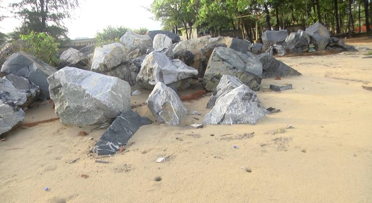 coastal erosion in Uttar Kannada sea barrier destroyed  