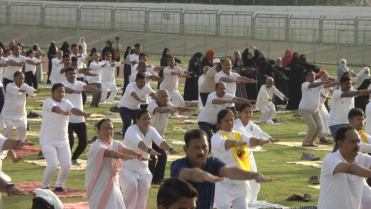 International Yoga Day 2023: Karnataka various district international yoga day celebration here is the photos
