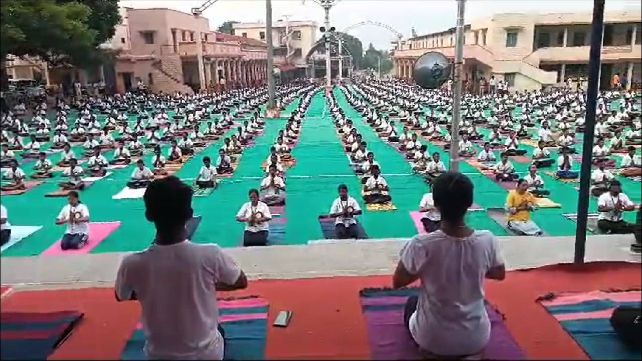 International Yoga Day 2023: Karnataka various district international yoga day celebration here is the photos
