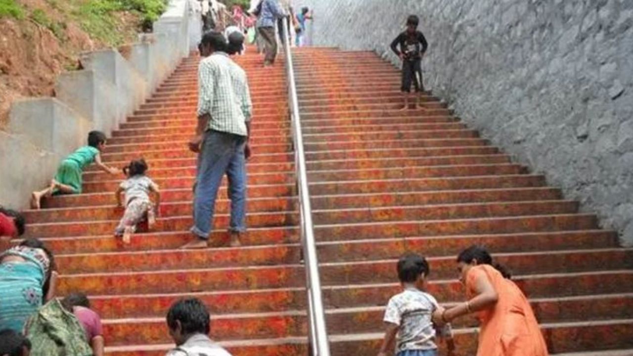 Tirumala TTD: ತಿಮ್ಮಪ್ಪನ ದರ್ಶನಕ್ಕೆ ಅಲಿಪಿರಿ ಮಾರ್ಗದಲ್ಲಿ ಕಾಲ್ನಡಿಗೆಯಲ್ಲಿ ತೆರಳುವ ಭಕ್ತರಿಗೆ ಟಿಟಿಡಿ ಪ್ರಮುಖ ಸೂಚನೆ Tirumala TTD: ತಿಮ್ಮಪ್ಪನ ದರ್ಶನಕ್ಕೆ ಅಲಿಪಿರಿ ಮಾರ್ಗದಲ್ಲಿ ಕಾಲ್ನಡಿಗೆಯಲ್ಲಿ ತೆರಳುವ ಭಕ್ತರಿಗೆ ಟಿಟಿಡಿ ಪ್ರಮುಖ ಸೂಚನೆ