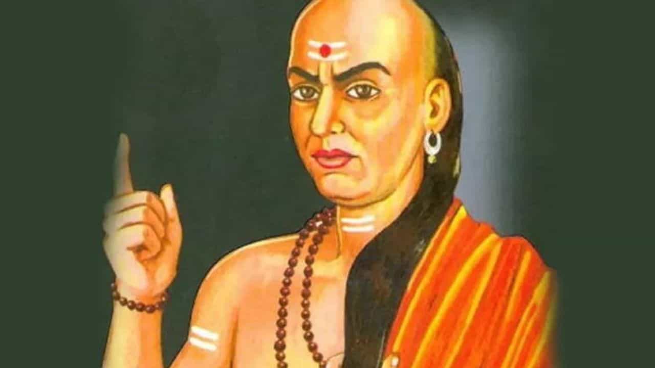 Chanakya Niti: ಜೀವನದಲ್ಲಿ ಯಶಸ್ಸು ಸಾಧಿಸಲು ಚಾಣಕ್ಯ ಹೇಳಿದ ಈ ವಿಷಯಗಳ ಮೇಲೆ ಗಮನ ಹರಿಸಿ Chanakya Niti: ಜೀವನದಲ್ಲಿ ಯಶಸ್ಸು ಸಾಧಿಸಲು ಚಾಣಕ್ಯ ಹೇಳಿದ ಈ ವಿಷಯಗಳ ಮೇಲೆ ಗಮನ ಹರಿಸಿ