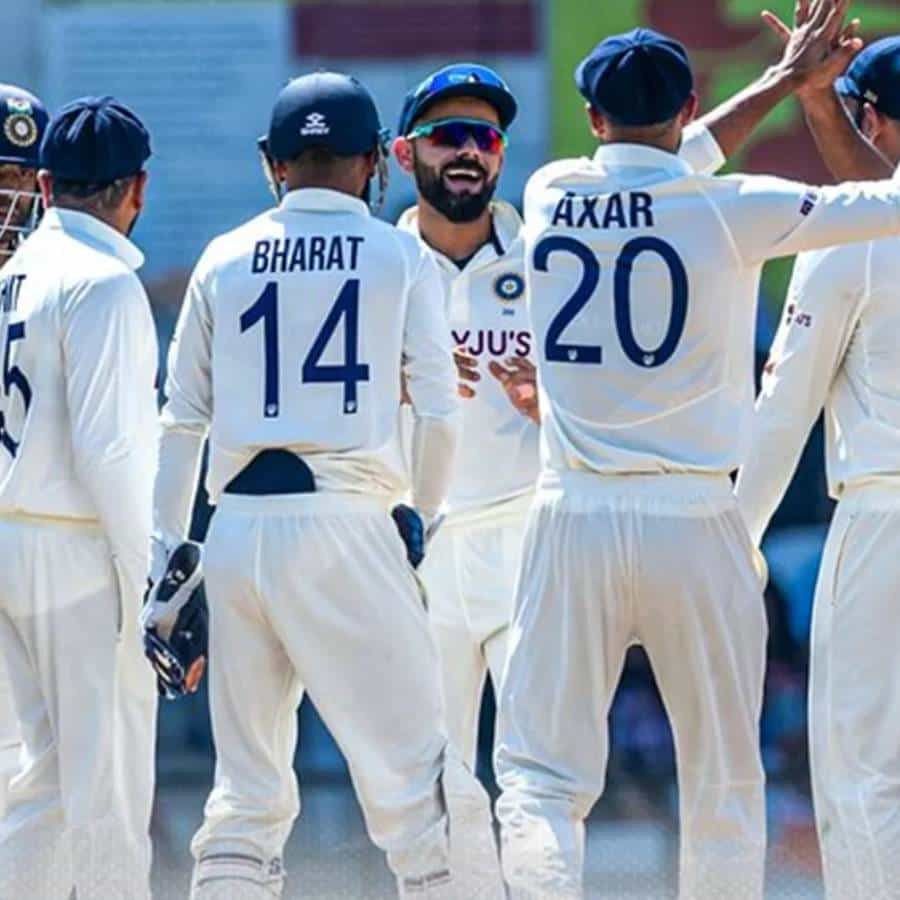 ಭಾರತ ಹಾಗೂ ವೆಸ್ಟ್ ಇಂಡೀಸ್ ನಡುವಣ ಸರಣಿ ಆರಂಭಕ್ಕೆ ಕೇವಲ ಒಂದಿ ದಿನವಷ್ಟೆ ಬಾಕಿ ಉಳಿದಿದೆ. ನಾಳೆ (ಜುಲೈ 12) ಡೊಮಿನಿಕಾದ ವಿಂಡ್ಸರ್ ಪಾರ್ಕ್ ಮೈದಾನದಲ್ಲಿ ಪ್ರಥಮ ಟೆಸ್ಟ್ ಪಂದ್ಯ ಶುರುವಾಗಲಿದೆ. ರೋಹಿತ್ ಶರ್ಮಾ ನೇತೃತ್ವದ ತಂಡವು ಟೆಸ್ಟ್ ಸರಣಿಗಾಗಿ ಹೊಸ ಜೆರ್ಸಿಯಲ್ಲಿ ಆಡಲಿದೆ.