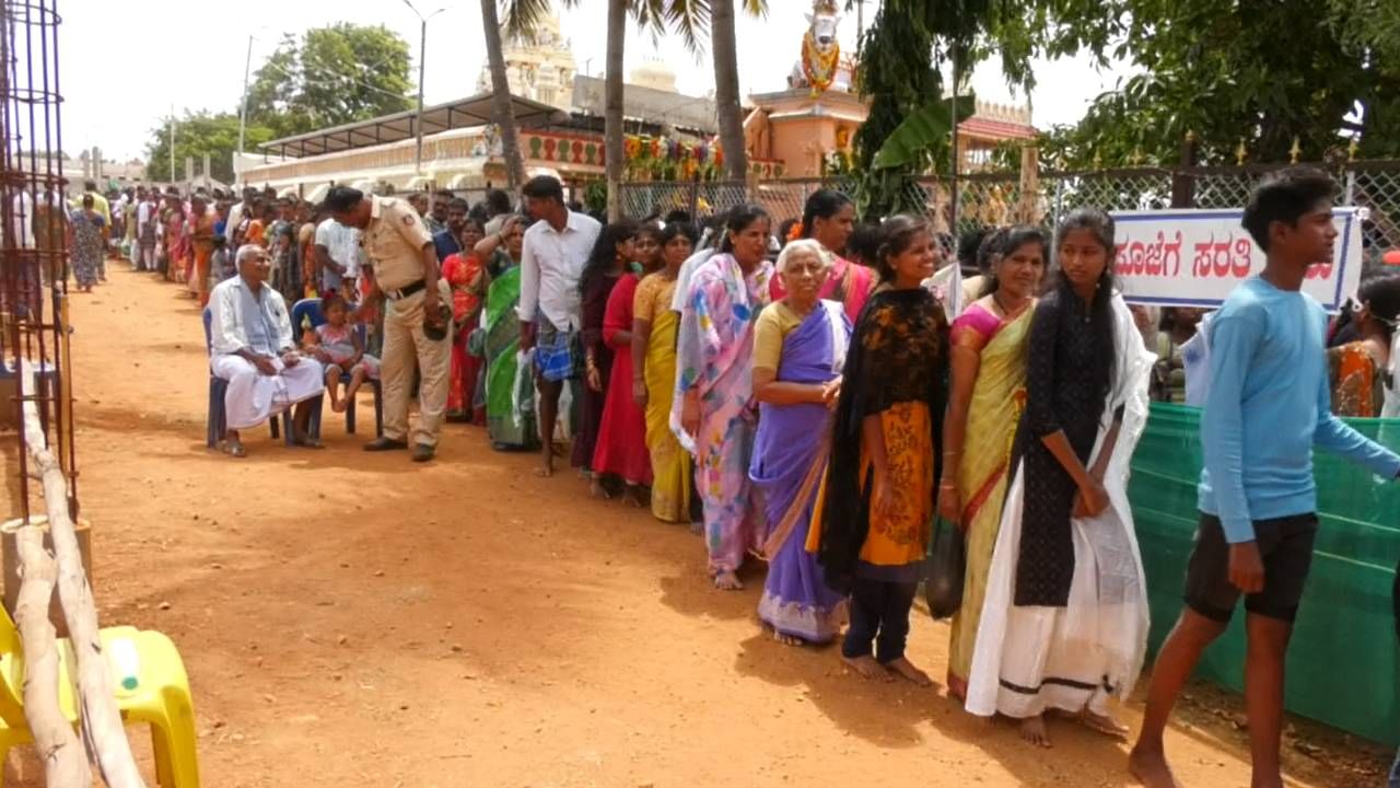 ಅದೇನೆ ಹೇಳಿ ಭೀಮನ ಅಮವಾಸೆಯನ್ನ ಚಾಮರಾಜನಗರದಲ್ಲಿ ವಿಶೇಷ ಹಾಗೂ ವಿಭಿನ್ನವಾಗಿ ಆಚರಿಸಲಾಯ್ತು, ಉಘೇ ಮಾದೇಶ ಎಂಬ ಘೋಷವಾಕ್ಯದಿಂದ ಮಾದಪ್ಪನ ದರ್ಶನ ಪಡೆದ ಲಕ್ಷಾಂತರ ಮಂದಿ ಪುನೀತರಾದರು.
