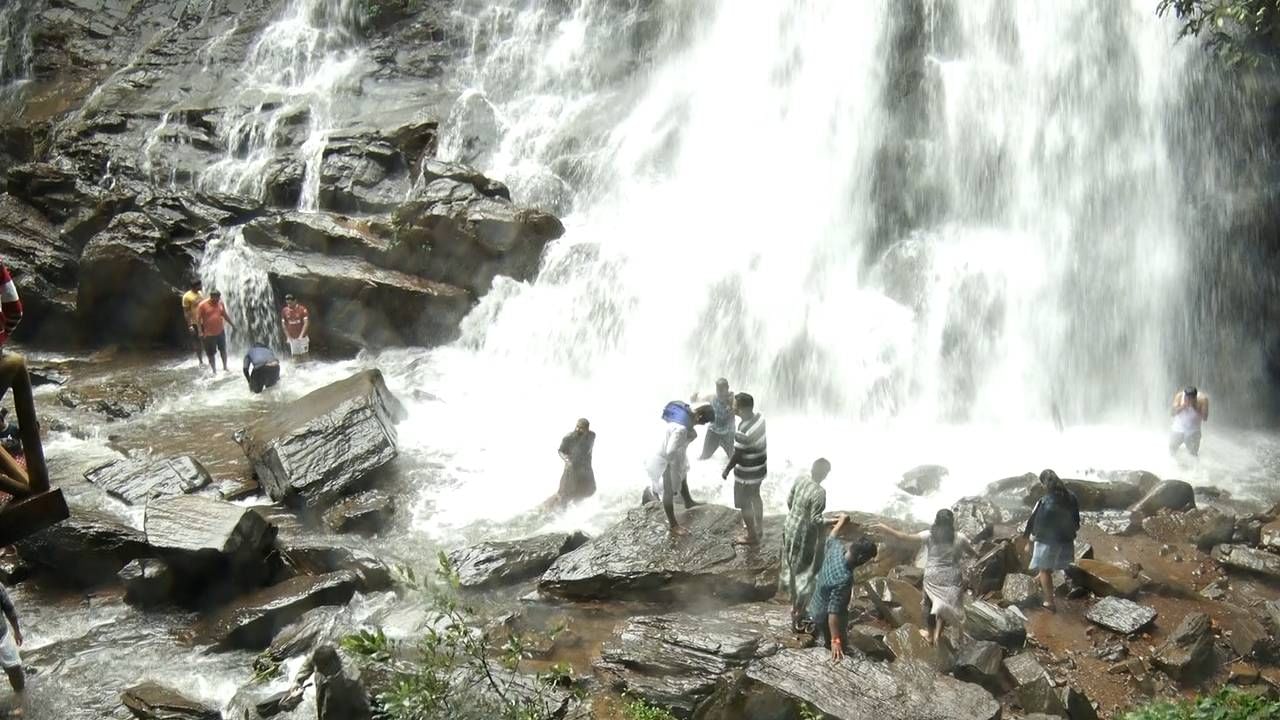 ಒಟ್ಟಾರೆ, ಚಿಕ್ಕಮಗಳೂರು ಜಿಲ್ಲೆ ದಿನದಿಂದ ದಿನಕ್ಕೆ ಹೆಚ್ಚು ಪ್ರವಾಸಿಗರನ್ನ ಆಕರ್ಷಿಸುತ್ತಿದೆ. ಇಲ್ಲಿಯ ಪ್ರವಾಸಿ ತಾಣಗಳು ಹಾಗೂ ಇಬ್ಬರು ಅಧಿದೇವತೆಯರನ್ನ ನಂಬಿಕೊಂಡೇ ಬದುಕುತ್ತಿರೋ ಜನಸಾಮಾನ್ಯರ ಬಾಳು ಕೂಡ ಪ್ರವಾಸಿಗರು ಹೆಚ್ಚಾದಂತೆ ಅವರ ಆರ್ಥಿಕ ಗುಣಮಟ್ಟ ಕೂಡ ಹೆಚ್ಚಿದೆ. 