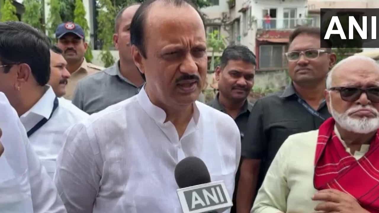 ಶರದ್ ಪವಾರ್ನ್ನು ಭೇಟಿಯಾದ ಅಜಿತ್ ಪವಾರ್, 24 ಗಂಟೆಗಳಲ್ಲಿ ಇದು ಎರಡನೇ ಸಭೆ ಶರದ್ ಪವಾರ್ನ್ನು ಭೇಟಿಯಾದ ಅಜಿತ್ ಪವಾರ್, 24 ಗಂಟೆಗಳಲ್ಲಿ ಇದು ಎರಡನೇ ಸಭೆ