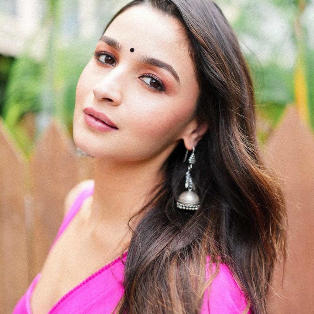 ಆಲಿಯಾ ಭಟ್ ಹಾಗೂ ರಣ್ವೀರ್ ಸಿಂಗ್ ತಮ್ಮ ಹೊಸ ಸಿನಿಮಾದ ಪ್ರಚಾರದಲ್ಲಿ ನಿರತರಾಗಿದ್ದಾರೆ.