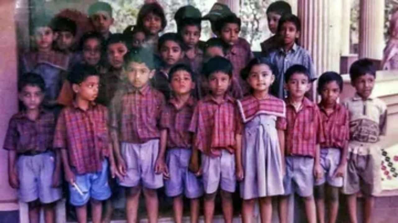 ಈ ಫೋಟೋದಲ್ಲಿ ಸ್ಟಾರ್ ನಟಿ ಯಾರೆಂದು ಪತ್ತೆ ಹಚ್ಚುವಿರಾ? ಪುನೀತ್ ಜೊತೆಯೂ ನಟಿಸಿದ್ದರು ಈ ಫೋಟೋದಲ್ಲಿ ಸ್ಟಾರ್ ನಟಿ ಯಾರೆಂದು ಪತ್ತೆ ಹಚ್ಚುವಿರಾ? ಪುನೀತ್ ಜೊತೆಯೂ ನಟಿಸಿದ್ದರು