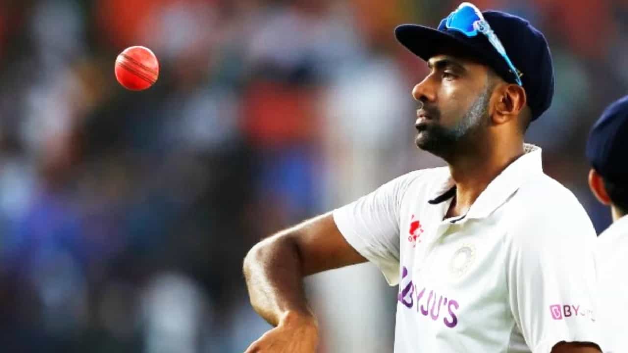 R Ashwin: ಬೌಲ್ಡ್ ಮಾಡಿಯೇ ದಾಖಲೆ ನಿರ್ಮಿಸಿದ ಅಶ್ವಿನ್ R Ashwin: ಬೌಲ್ಡ್ ಮಾಡಿಯೇ ದಾಖಲೆ ನಿರ್ಮಿಸಿದ ಅಶ್ವಿನ್