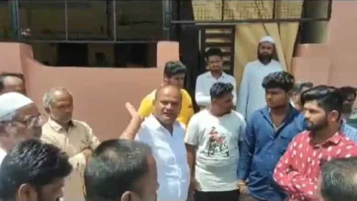 ಬೀದರ್: ದಾಳಿ ನಡೆಸಿ ಗೋ ಹತ್ಯೆ ತಡೆದ ಬಸವಕಲ್ಯಾಣ ಶಾಸಕ ಶರಣು ಸಲಗರ್ ಬೀದರ್: ದಾಳಿ ನಡೆಸಿ ಗೋ ಹತ್ಯೆ ತಡೆದ ಬಸವಕಲ್ಯಾಣ ಶಾಸಕ ಶರಣು ಸಲಗರ್