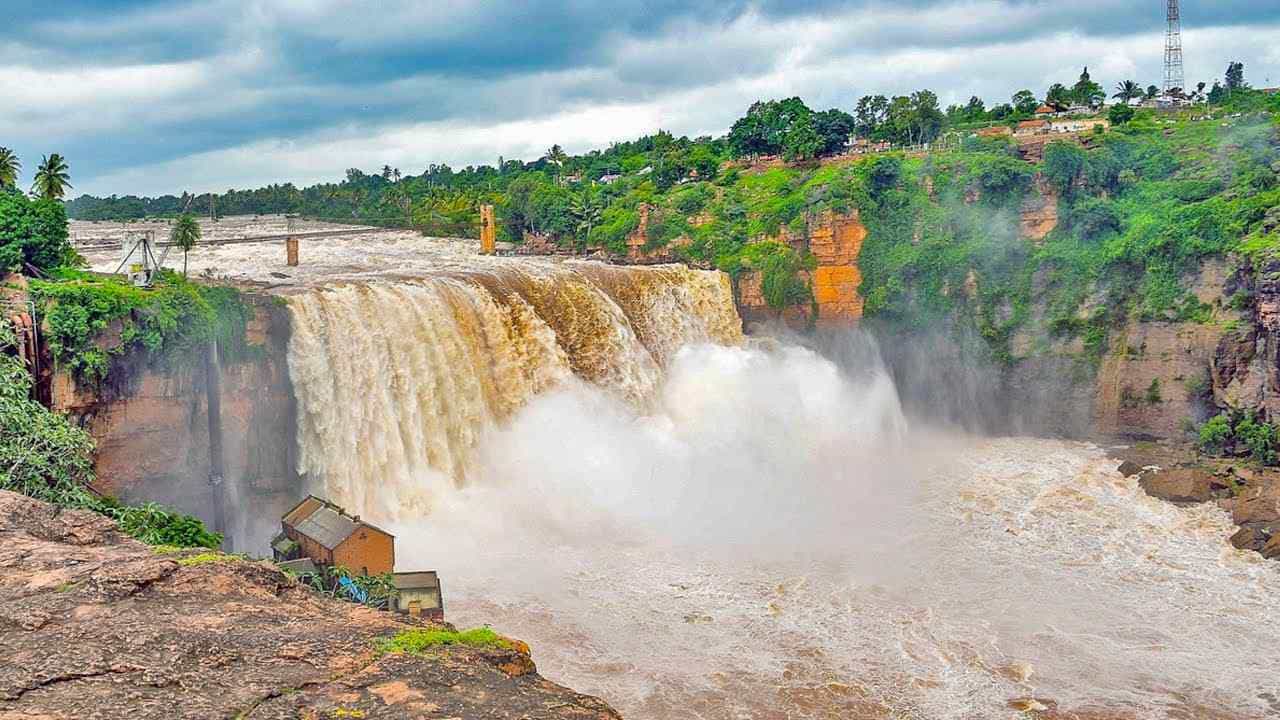ಬೆಳಗಾವಿ ಮಳೆ: ಜಲಪಾತಗಳ ಸಮೀಪ ಭೇಟಿಗೆ ನಿರ್ಬಂಧ, ಕಾಳಜಿ ಕೇಂದ್ರಕ್ಕೆ ತೆರಳಲು ನದಿ ತೀರದ ಜನರಿಗೆ ಸೂಚನೆ ಬೆಳಗಾವಿ ಮಳೆ: ಜಲಪಾತಗಳ ಸಮೀಪ ಭೇಟಿಗೆ ನಿರ್ಬಂಧ, ಕಾಳಜಿ ಕೇಂದ್ರಕ್ಕೆ ತೆರಳಲು ನದಿ ತೀರದ ಜನರಿಗೆ ಸೂಚನೆ
