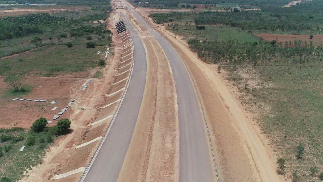 ಬೆಂಗಳೂರು-ಮಾಲೂರು ಸೆಕ್ಷನ್‌ನ ಕೆಲಸಗಳು ಹೇಗೆ ನಡೆಯುತ್ತಿವೆ? ಎಂದು ಸಚಿವ ನಿತಿನ್ ಗಡ್ಕರಿ  ಅವರು ವಿವರ ನೀಡಿದ್ದು, ಯೋಜನೆಯ ಇತರ ಮಾಹಿತಿಯನ್ನು ಫೋಟೋಗಳ ಸಮೇತ ಹಂಚಿಕೊಂಡಿದ್ದಾರೆ.