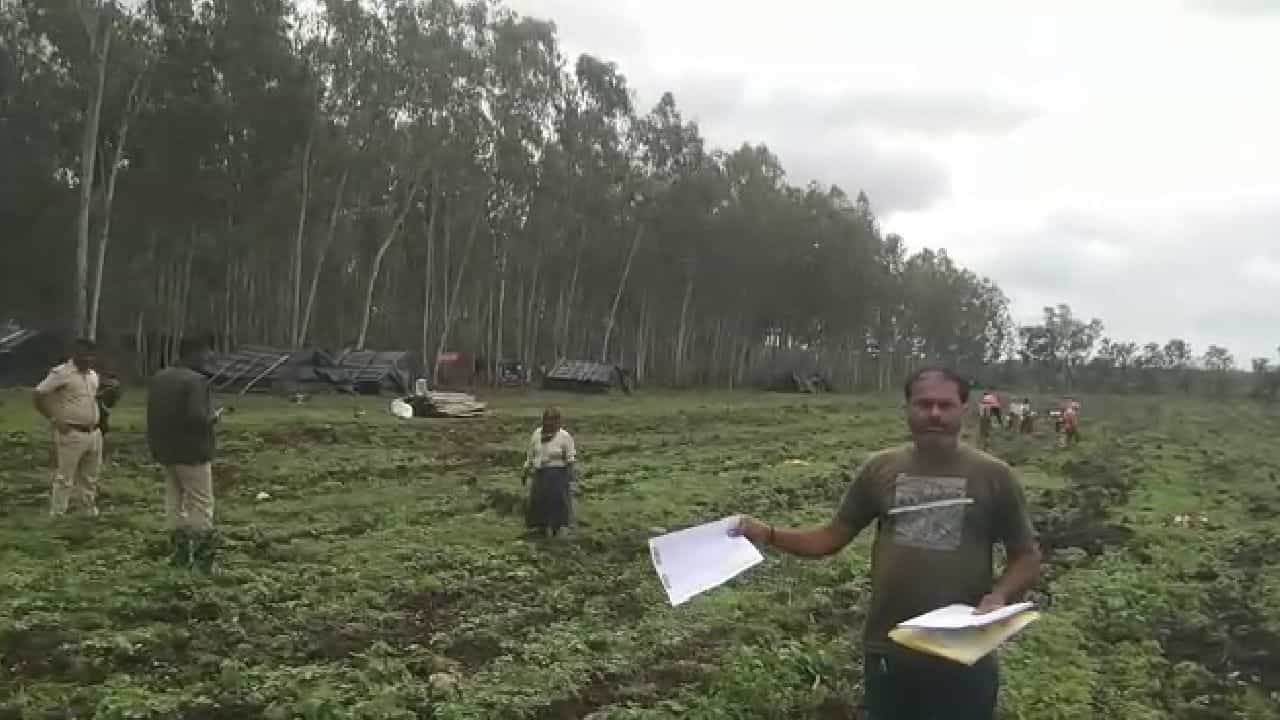 Chikkamagaluru News: ಅರಣ್ಯ ಇಲಾಖೆ ಸಿಬ್ಬಂದಿಯಿಂದ ರೈತರ ಮೇಲೆ ದೌರ್ಜನ್ಯ ಆರೋಪ, ಕೃಷಿ ಚಟುವಟಿಕೆ ನಡೆಸದಂತೆ ಧಮ್ಕಿ Chikkamagaluru News: ಅರಣ್ಯ ಇಲಾಖೆ ಸಿಬ್ಬಂದಿಯಿಂದ ರೈತರ ಮೇಲೆ ದೌರ್ಜನ್ಯ ಆರೋಪ, ಕೃಷಿ ಚಟುವಟಿಕೆ ನಡೆಸದಂತೆ ಧಮ್ಕಿ