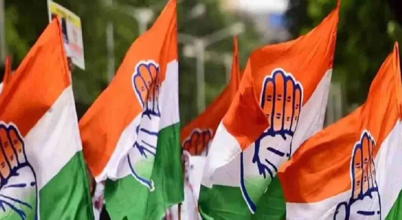 Karnataka Politics: ಹತಾಶೆಯಲ್ಲಿರುವ ವಿಪಕ್ಷಗಳು ಫೇಕ್ ಫ್ಯಾಕ್ಟರಿಗಳಿಗೆ ಕೆಲಸಕೊಟ್ಟಿವೆ; ಕಾಂಗ್ರೆಸ್ ಆಕ್ರೋಶ Karnataka Politics: ಹತಾಶೆಯಲ್ಲಿರುವ ವಿಪಕ್ಷಗಳು ಫೇಕ್ ಫ್ಯಾಕ್ಟರಿಗಳಿಗೆ ಕೆಲಸಕೊಟ್ಟಿವೆ; ಕಾಂಗ್ರೆಸ್ ಆಕ್ರೋಶ