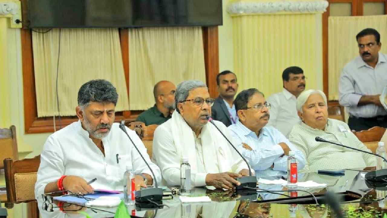ಹೈಕಮಾಂಡ್ ಟಾಸ್ಕ್: ಮುನಿಸು ಶಮನಕ್ಕೆ ಇಂದಿನಿಂದ ಸಚಿವರು-ಶಾಸಕರ ಜೊತೆ ಸಿದ್ದರಾಮಯ್ಯ ಸಭೆ ಹೈಕಮಾಂಡ್ ಟಾಸ್ಕ್: ಮುನಿಸು ಶಮನಕ್ಕೆ ಇಂದಿನಿಂದ ಸಚಿವರು-ಶಾಸಕರ ಜೊತೆ ಸಿದ್ದರಾಮಯ್ಯ ಸಭೆ