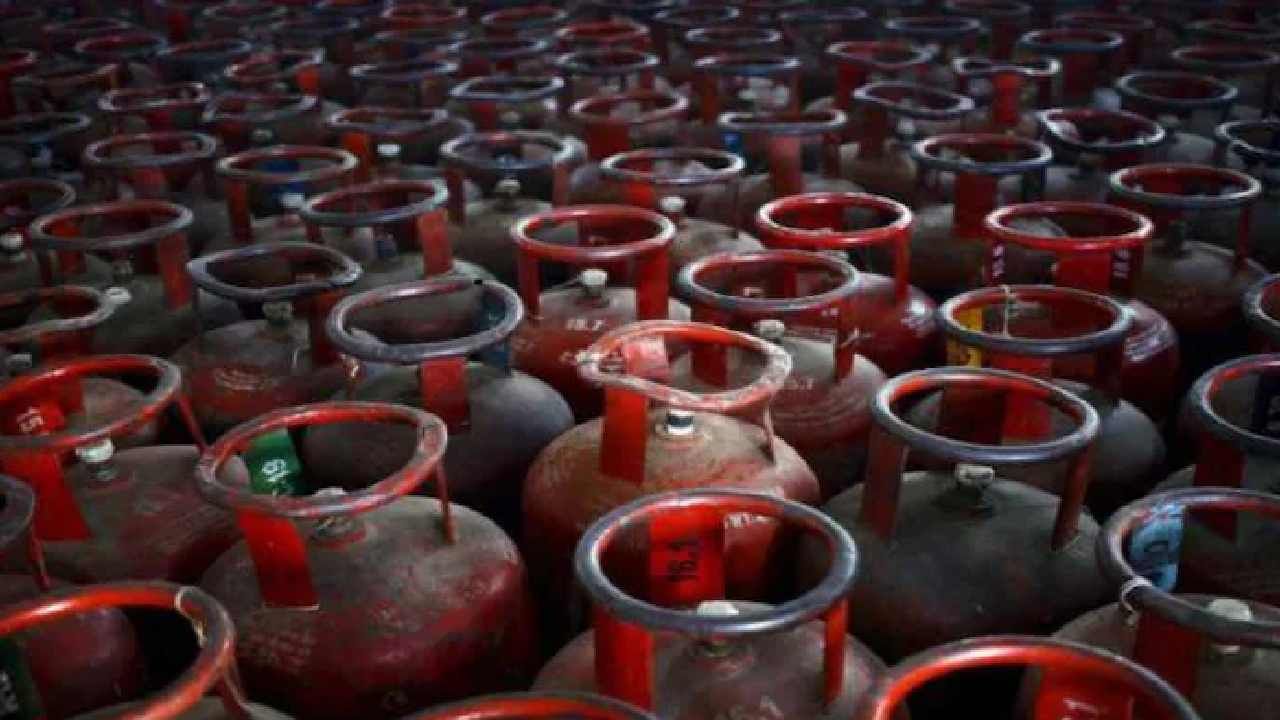 LPG Gas Cylinder Price: ವಾಣಿಜ್ಯ ಬಳಕೆಯ ಎಲ್‌ಪಿಜಿ ಸಿಲಿಂಡರ್ ಬೆಲೆ ಏರಿಕೆ, ಪ್ರತಿ ಸಿಲಿಂಡರ್‌ಗೆ 7 ರೂಪಾಯಿ ಹೆಚ್ಚಳ