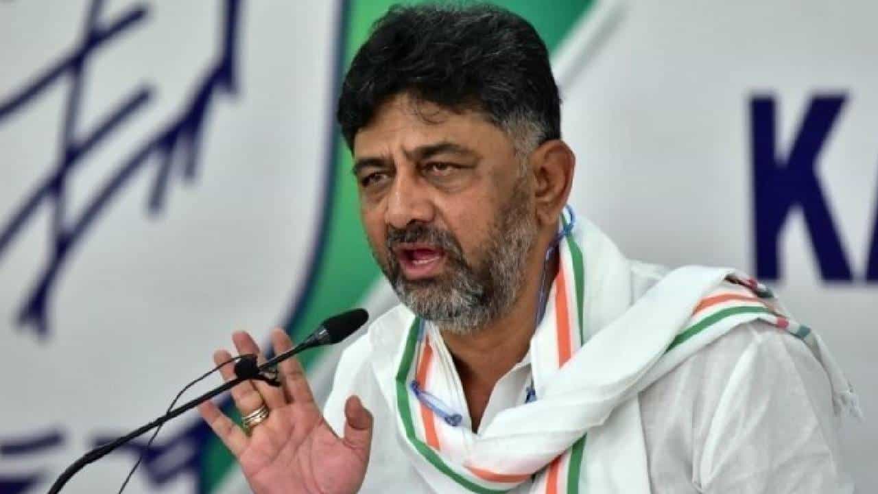 ಕಾಂಗ್ರೆಸ್ ಸರ್ಕಾರ ಬೀಳಿಸಲು ಸಿಂಗಾಪುರದಲ್ಲಿ ಕಾರ್ಯತಂತ್ರ, ಡಿಕೆ ಶಿವಕುಮಾರ್ ಸ್ಫೋಟಕ ಹೇಳಿಕೆ ಕಾಂಗ್ರೆಸ್ ಸರ್ಕಾರ ಬೀಳಿಸಲು ಸಿಂಗಾಪುರದಲ್ಲಿ ಕಾರ್ಯತಂತ್ರ, ಡಿಕೆ ಶಿವಕುಮಾರ್ ಸ್ಫೋಟಕ ಹೇಳಿಕೆ