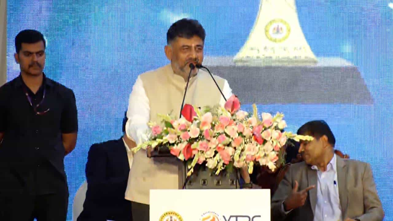 ಎನ್ಆರ್ಐಗಳಿಗಾಗಿ ಒಂದು ಪ್ರತ್ಯೇಕ ಇಲಾಖೆ ತೆರೆಯಲು ನಾವು ಸಿದ್ಧ: ಡಿಕೆ ಶಿವಕುಮಾರ್ ಎನ್ಆರ್ಐಗಳಿಗಾಗಿ ಒಂದು ಪ್ರತ್ಯೇಕ ಇಲಾಖೆ ತೆರೆಯಲು ನಾವು ಸಿದ್ಧ: ಡಿಕೆ ಶಿವಕುಮಾರ್