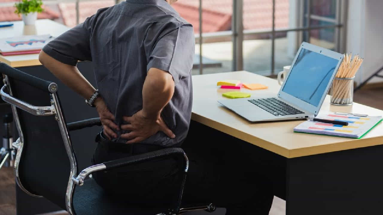 Health risks of Sitting: ಕಛೇರಿಯಲ್ಲಿ ಇಡೀ ದಿನ ಕುಳಿತುಕೊಂಡೆ ಇರುತ್ತೀರಾ? ಹಾಗಿದ್ದರೆ ಅಪಾಯವನ್ನು ತಿಳಿದುಕೊಳ್ಳಿ Health risks of Sitting: ಕಛೇರಿಯಲ್ಲಿ ಇಡೀ ದಿನ ಕುಳಿತುಕೊಂಡೆ ಇರುತ್ತೀರಾ? ಹಾಗಿದ್ದರೆ ಅಪಾಯವನ್ನು ತಿಳಿದುಕೊಳ್ಳಿ
