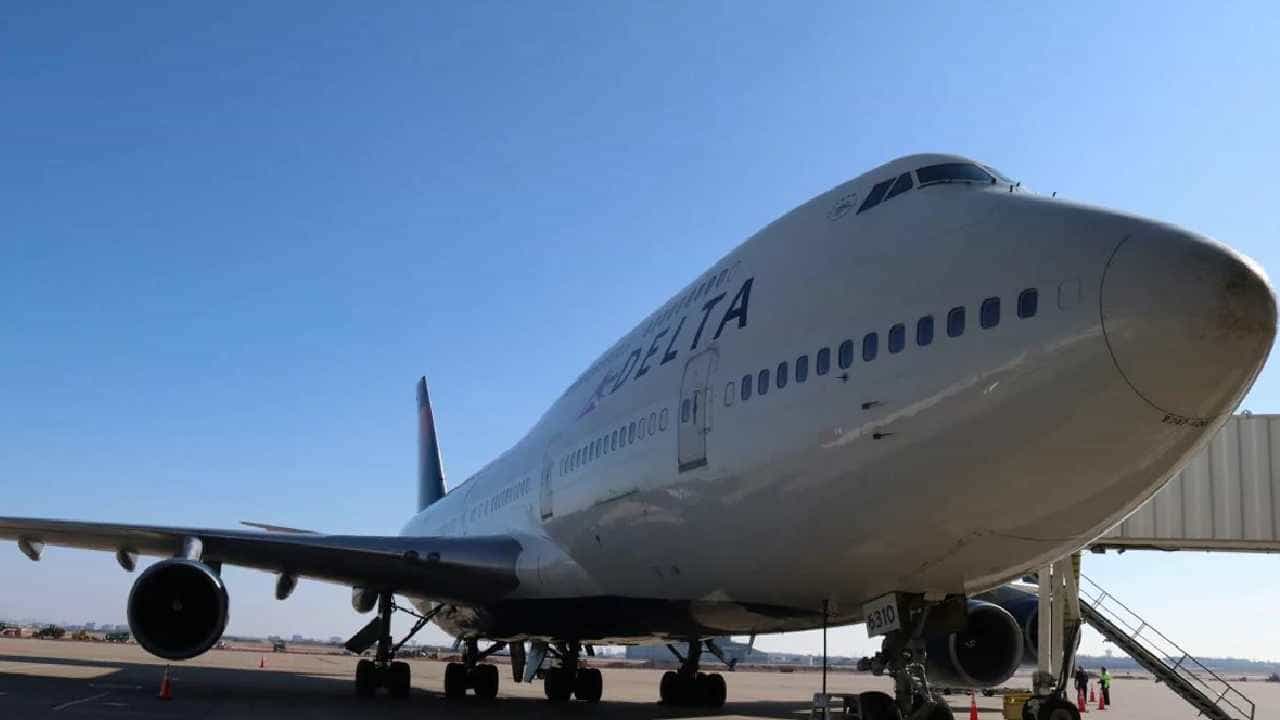 Delta Air Lines: ವಿಮಾನದಲ್ಲಿ ಕುಡಿದ ಮತ್ತಿನಲ್ಲಿ ವ್ಯಕ್ತಿಯಿಂದ ಮಹಿಳೆ ಹಾಗೂ ಆಕೆಯ ಮಗಳ ಮೇಲೆ ಲೈಂಗಿಕ ದೌರ್ಜನ್ಯ Delta Air Lines: ವಿಮಾನದಲ್ಲಿ ಕುಡಿದ ಮತ್ತಿನಲ್ಲಿ ವ್ಯಕ್ತಿಯಿಂದ ಮಹಿಳೆ ಹಾಗೂ ಆಕೆಯ ಮಗಳ ಮೇಲೆ ಲೈಂಗಿಕ ದೌರ್ಜನ್ಯ