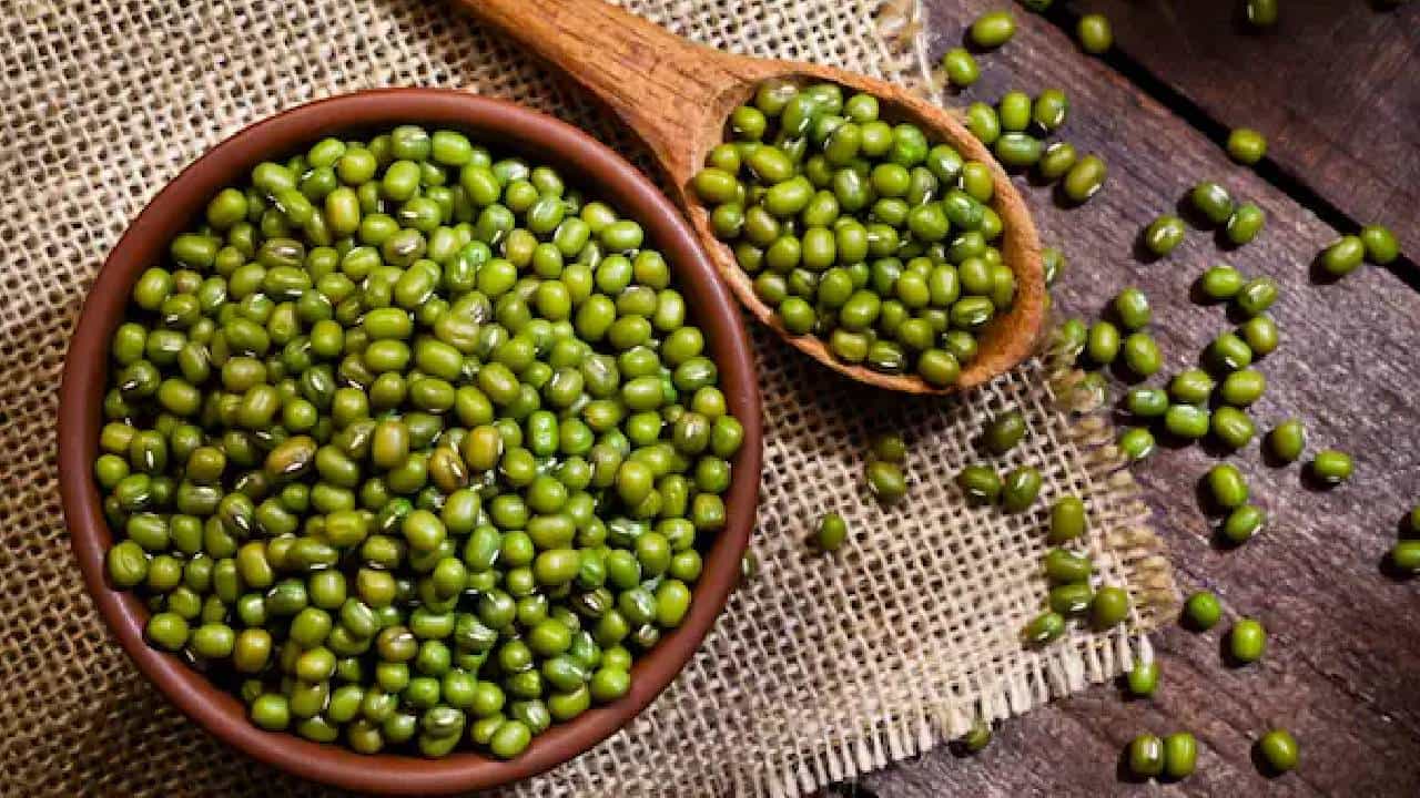 Green Moong: ಹೆಸರು ಕಾಳಿನ 6 ಅರೋಗ್ಯ ಪ್ರಯೋಜನಗಳು Green Moong: ಹೆಸರು ಕಾಳಿನ 6 ಅರೋಗ್ಯ ಪ್ರಯೋಜನಗಳು