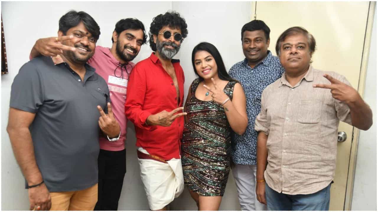 Ee Pattanakke Enagide: ‘ಈ ಪಟ್ಟಣಕ್ಕೆ ಏನಾಗಿದೆ’? ಬೆಂಗಳೂರಲ್ಲಿ ಸೆನ್ಸಾರ್ ಪ್ರಮಾಣಪತ್ರ ಸಿಗದೇ ಹೈದರಾಬಾದ್ಗೆ ಹೋದ ಚಿತ್ರತಂಡ Ee Pattanakke Enagide: ‘ಈ ಪಟ್ಟಣಕ್ಕೆ ಏನಾಗಿದೆ’? ಬೆಂಗಳೂರಲ್ಲಿ ಸೆನ್ಸಾರ್ ಪ್ರಮಾಣಪತ್ರ ಸಿಗದೇ ಹೈದರಾಬಾದ್ಗೆ ಹೋದ ಚಿತ್ರತಂಡ