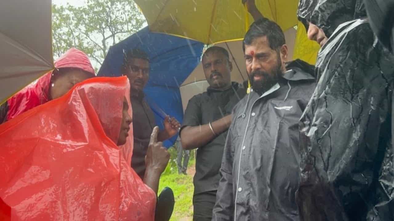 ಮಹಾರಾಷ್ಟ್ರ: ರಾಯಗಢ ಭೂಕುಸಿತದಲ್ಲಿ ಪೋಷಕರನ್ನು ಕಳೆದುಕೊಂಡ ಮಕ್ಕಳನ್ನು ದತ್ತು ತೆಗೆದುಕೊಳ್ಳಲು ಏಕನಾಥ್ ಶಿಂಧೆ ನಿರ್ಧಾರ ಮಹಾರಾಷ್ಟ್ರ: ರಾಯಗಢ ಭೂಕುಸಿತದಲ್ಲಿ ಪೋಷಕರನ್ನು ಕಳೆದುಕೊಂಡ ಮಕ್ಕಳನ್ನು ದತ್ತು ತೆಗೆದುಕೊಳ್ಳಲು ಏಕನಾಥ್ ಶಿಂಧೆ ನಿರ್ಧಾರ