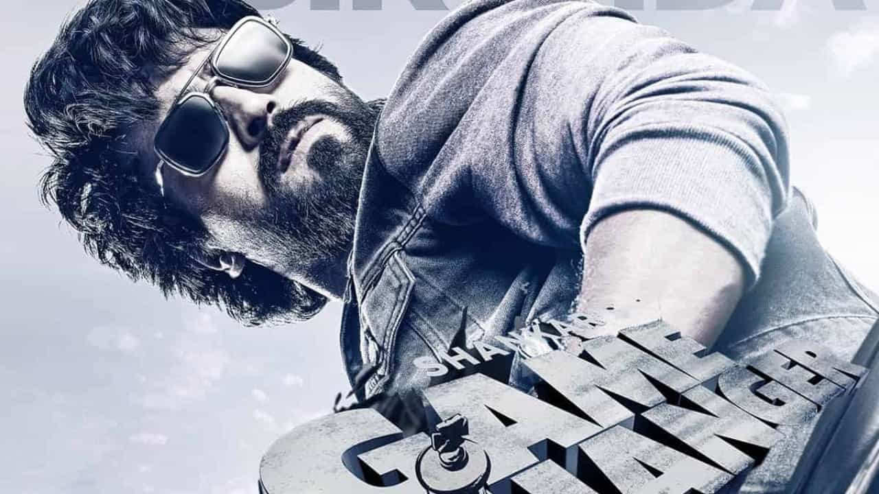 ರಾಮ್ ಚರಣ್-ಕಿಯಾರಾ ಹೊಸ ಸಿನಿಮಾದ ನಿರ್ದೇಶಕ ಬದಲು? ಮತ್ತೆ ಕೈಕೊಟ್ಟರಾ ಶಂಕರ್ ರಾಮ್ ಚರಣ್-ಕಿಯಾರಾ ಹೊಸ ಸಿನಿಮಾದ ನಿರ್ದೇಶಕ ಬದಲು? ಮತ್ತೆ ಕೈಕೊಟ್ಟರಾ ಶಂಕರ್