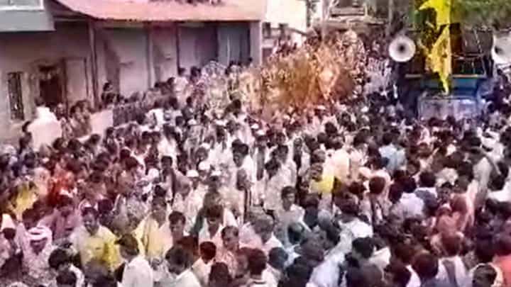 ಹಿಂದೂ-ಮುಸ್ಲಿಂ ಬಾಂಧವರು ಸೇರಿಕೊಂಡು ಮೊಹರಂ ಹಬ್ಬ ಆಚರಣೆ: ಭಾವೈಕ್ಯತೆಯ ಸಂದೇಶ ಸಾರಿದ ಕುರ್ತಕೋಟಿ ಗ್ರಾಮ ಹಿಂದೂ-ಮುಸ್ಲಿಂ ಬಾಂಧವರು ಸೇರಿಕೊಂಡು ಮೊಹರಂ ಹಬ್ಬ ಆಚರಣೆ: ಭಾವೈಕ್ಯತೆಯ ಸಂದೇಶ ಸಾರಿದ ಕುರ್ತಕೋಟಿ ಗ್ರಾಮ