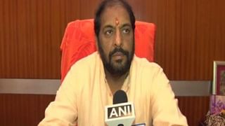 ಈ ಒಂದು ಫೋಟೋ ಸಾಕು ಎಲ್ಲವನ್ನೂ ಹೇಳುತ್ತಿದೆ, ಆಂಬ್ಯುಲೆನ್ಸ್ ಸಿಗದೇ ಬೈಕ್​ ಮೇಲೆ ಮಂಚ ಕಟ್ಟಿ, ಸ್ವಗ್ರಾಮಕ್ಕೆ ಅಣ್ಣನ ಶವ ಸಾಗಿಸಿದ ತಮ್ಮ!