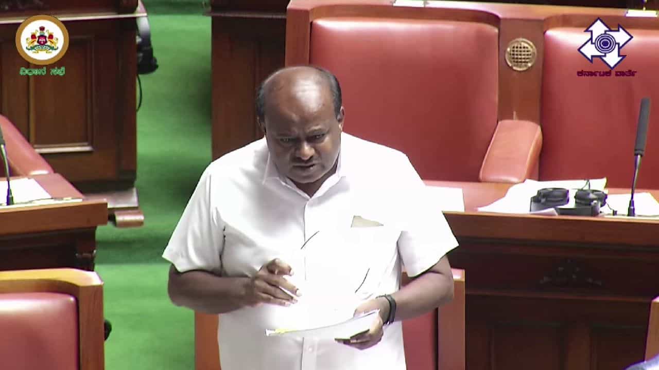 5 ಕೆಜಿ ಅಕ್ಕಿಗೆ ಕೊರತೆ ಇದ್ರೆ ಬೇಳೆ, ಎಣ್ಣೆ, ಬೆಲ್ಲ ವಿತರಿಸಿ; ವಿಧಾನಸಭೆಯಲ್ಲಿ ಕಾಂಗ್ರೆಸ್ಗೆ ಹೆಚ್ಡಿ ಕುಮಾರಸ್ವಾಮಿ ಸಲಹೆ 5 ಕೆಜಿ ಅಕ್ಕಿಗೆ ಕೊರತೆ ಇದ್ರೆ ಬೇಳೆ, ಎಣ್ಣೆ, ಬೆಲ್ಲ ವಿತರಿಸಿ; ವಿಧಾನಸಭೆಯಲ್ಲಿ ಕಾಂಗ್ರೆಸ್ಗೆ ಹೆಚ್ಡಿ ಕುಮಾರಸ್ವಾಮಿ ಸಲಹೆ
