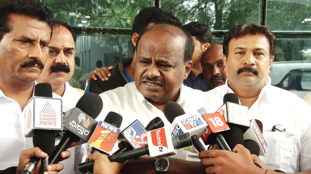 ಕೆಎಸ್ಆರ್ಟಿಸಿ ಚಾಲಕ ಆತ್ಮಹತ್ಯೆಗೆ ಯತ್ನ ಪ್ರಕರಣ: ಸರ್ಕಾರದ ವಿರುದ್ಧ ಕುಮಾರಸ್ವಾಮಿ ಗರಂ, ನಾಗಮಂಗಲದಲ್ಲಿ ಕರ್ತವ್ಯಕ್ಕೆ ಹಾಜರಾಗದ ಸಾರಿಗೆ ಸಿಬ್ಬಂದಿ ಕೆಎಸ್ಆರ್ಟಿಸಿ ಚಾಲಕ ಆತ್ಮಹತ್ಯೆಗೆ ಯತ್ನ ಪ್ರಕರಣ: ಸರ್ಕಾರದ ವಿರುದ್ಧ ಕುಮಾರಸ್ವಾಮಿ ಗರಂ, ನಾಗಮಂಗಲದಲ್ಲಿ ಕರ್ತವ್ಯಕ್ಕೆ ಹಾಜರಾಗದ ಸಾರಿಗೆ ಸಿಬ್ಬಂದಿ