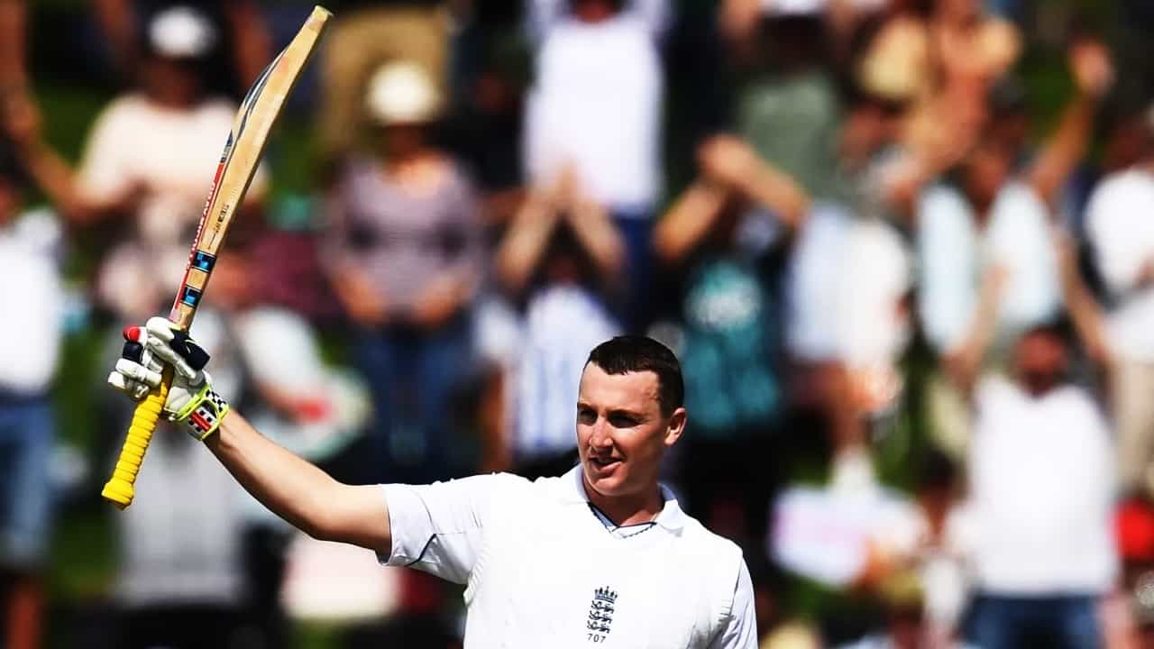 Ashes 2023: ಲೀಡ್ಸ್ನ ಹೆಡಿಂಗ್ಲಿ ಕ್ರಿಕೆಟ್ ಸ್ಟೇಡಿಯಂನಲ್ಲಿ ನಡೆದ ಆ್ಯಶಸ್ ಸರಣಿಯ ಮೂರನೇ ಟೆಸ್ಟ್ ಪಂದ್ಯದ ಮೂಲಕ ಇಂಗ್ಲೆಂಡ್ನ ಹ್ಯಾರಿ ಬ್ರೂಕ್ ಹೊಸ ವಿಶ್ವ ದಾಖಲೆ ನಿರ್ಮಿಸಿದ್ದಾರೆ.