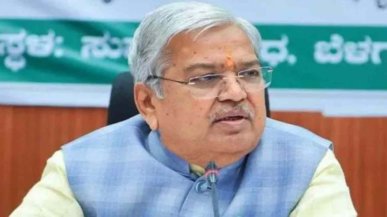 ಅಖಂಡ ಮನೆಗೆ ಬೆಂಕಿ ಹಚ್ಚಿದವರಿಗೆ ಅಮಾಯಕರೆಂಬ ಸರ್ಟಿಫಿಕೇಟ್ ಕೊಟ್ಟ ಪರಮೇಶ್ವರ್: ಮಾಜಿ ಸಚಿವ ಕಾರಜೋಳ ವಾಗ್ದಾಳಿ ಅಖಂಡ ಮನೆಗೆ ಬೆಂಕಿ ಹಚ್ಚಿದವರಿಗೆ ಅಮಾಯಕರೆಂಬ ಸರ್ಟಿಫಿಕೇಟ್ ಕೊಟ್ಟ ಪರಮೇಶ್ವರ್: ಮಾಜಿ ಸಚಿವ ಕಾರಜೋಳ ವಾಗ್ದಾಳಿ