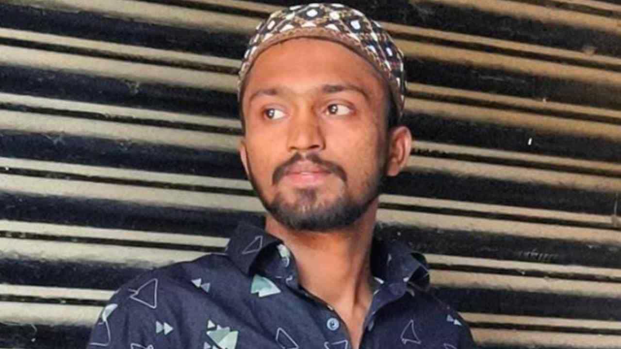 ಜನನಿಬಿಡ ಪ್ರದೇಶದಲ್ಲಿ ಹಾಡಹಗಲೇ ಯುವಕನಿಗೆ ಚಾಕು ಇರಿದು ಪರಾರಿಯಾದ ದುಷ್ಕರ್ಮಿಗಳು: ದೂರು ದಾಖಲು ಜನನಿಬಿಡ ಪ್ರದೇಶದಲ್ಲಿ ಹಾಡಹಗಲೇ ಯುವಕನಿಗೆ ಚಾಕು ಇರಿದು ಪರಾರಿಯಾದ ದುಷ್ಕರ್ಮಿಗಳು: ದೂರು ದಾಖಲು