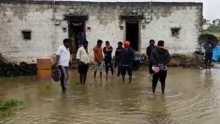 Kalaburagi Rain: ಕಲಬುರಗಿಯಲ್ಲಿ ವರುಣನ ಆರ್ಭಟ, ಮನೆಗಳಿಗೆ ನುಗ್ಗಿದ ನೀರು Kalaburagi Rain: ಕಲಬುರಗಿಯಲ್ಲಿ ವರುಣನ ಆರ್ಭಟ, ಮನೆಗಳಿಗೆ ನುಗ್ಗಿದ ನೀರು