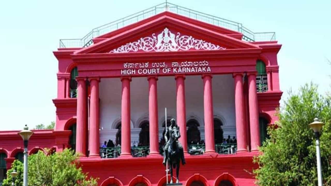 ಸೌದಿ ಜೈಲಿನಲ್ಲಿರುವ ಭಾರತೀಯ ಪ್ರಜೆಗೆ ಕಾನೂನು ಸಹಾಯ: ಕೇಂದ್ರ ಸರ್ಕಾರದಿಂದ ಉತ್ತರ ಕೇಳಿದ ಕರ್ನಾಟಕ ಹೈಕೋರ್ಟ್ ಸೌದಿ ಜೈಲಿನಲ್ಲಿರುವ ಭಾರತೀಯ ಪ್ರಜೆಗೆ ಕಾನೂನು ಸಹಾಯ: ಕೇಂದ್ರ ಸರ್ಕಾರದಿಂದ ಉತ್ತರ ಕೇಳಿದ ಕರ್ನಾಟಕ ಹೈಕೋರ್ಟ್