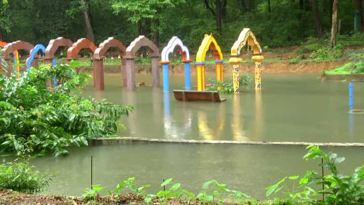 Karwar Rain: ಕಾಳಿ ನದಿ ಅಬ್ಬರಕ್ಕೆ ಮಹಾಮಾಯ ದೇವಸ್ಥಾನ ಮಾಯ, ನೂರಾರು ಗ್ರಾಮಗಳಿಗೆ ಪ್ರವಾಹ ಭೀತಿ Karwar Rain: ಕಾಳಿ ನದಿ ಅಬ್ಬರಕ್ಕೆ ಮಹಾಮಾಯ ದೇವಸ್ಥಾನ ಮಾಯ, ನೂರಾರು ಗ್ರಾಮಗಳಿಗೆ ಪ್ರವಾಹ ಭೀತಿ