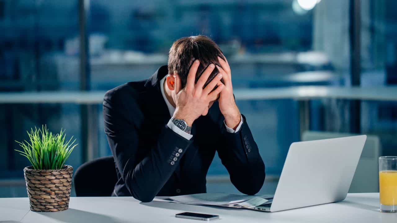 Workplace Burnout: ಉದ್ಯೋಗ ಭಂಗ ಸಮಸ್ಯೆ ಎಂದರೇನು? ಇದು ಕೆಲಸದ ಸ್ಥಳದಲ್ಲಿ ಹೇಗೆ ಪರಿಣಾಮ ಉಂಟು ಮಾಡುತ್ತದೆ? ಇಲ್ಲಿದೆ ಮಾಹಿತಿ Workplace Burnout: ಉದ್ಯೋಗ ಭಂಗ ಸಮಸ್ಯೆ ಎಂದರೇನು? ಇದು ಕೆಲಸದ ಸ್ಥಳದಲ್ಲಿ ಹೇಗೆ ಪರಿಣಾಮ ಉಂಟು ಮಾಡುತ್ತದೆ? ಇಲ್ಲಿದೆ ಮಾಹಿತಿ