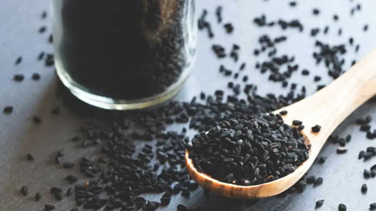 Benefits of kalonji: ಕಪ್ಪು ಎಳ್ಳು ತಿನ್ನುವುದರಿಂದಾಗುವ ಉಪಯೋಗಗಳೇನು? ಇಲ್ಲಿವೆ 5 ಆರೋಗ್ಯ ಪ್ರಯೋಜನ Benefits of kalonji: ಕಪ್ಪು ಎಳ್ಳು ತಿನ್ನುವುದರಿಂದಾಗುವ ಉಪಯೋಗಗಳೇನು? ಇಲ್ಲಿವೆ 5 ಆರೋಗ್ಯ ಪ್ರಯೋಜನ
