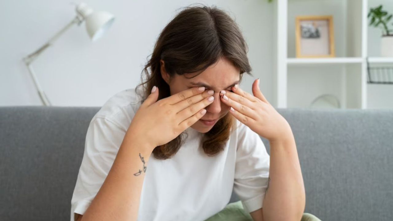 Eye Flu: ಮಳೆಗಾಲದಲ್ಲಿ ಕಣ್ಣಿನ ಸೋಂಕಿನ ಅಪಾಯ ಹೆಚ್ಚುತ್ತಿದೆ, ಅದರ ಲಕ್ಷಣ, ತಡೆಗಟ್ಟುವ ಕ್ರಮಗಳು Eye Flu: ಮಳೆಗಾಲದಲ್ಲಿ ಕಣ್ಣಿನ ಸೋಂಕಿನ ಅಪಾಯ ಹೆಚ್ಚುತ್ತಿದೆ, ಅದರ ಲಕ್ಷಣ, ತಡೆಗಟ್ಟುವ ಕ್ರಮಗಳು