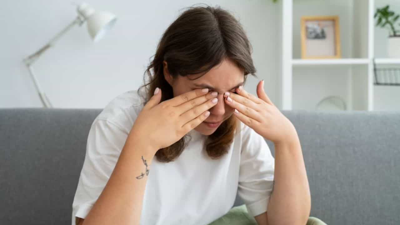 Eye Flu: ಮಳೆಗಾಲದಲ್ಲಿ ಕಣ್ಣಿನ ಸೋಂಕಿನ ಅಪಾಯ ಹೆಚ್ಚುತ್ತಿದೆ, ಅದರ ಲಕ್ಷಣ, ತಡೆಗಟ್ಟುವ ಕ್ರಮಗಳು Eye Flu: ಮಳೆಗಾಲದಲ್ಲಿ ಕಣ್ಣಿನ ಸೋಂಕಿನ ಅಪಾಯ ಹೆಚ್ಚುತ್ತಿದೆ, ಅದರ ಲಕ್ಷಣ, ತಡೆಗಟ್ಟುವ ಕ್ರಮಗಳು