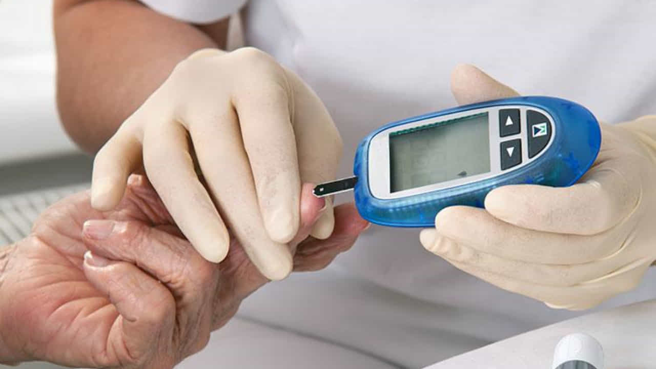 Diabetes: ಮಧುಮೇಹಕ್ಕೆ ಕಾರಣವಾಗುವ ಜೀವನಶೈಲಿಯ ಅಭ್ಯಾಸಗಳು ಇಲ್ಲಿವೆ Diabetes: ಮಧುಮೇಹಕ್ಕೆ ಕಾರಣವಾಗುವ ಜೀವನಶೈಲಿಯ ಅಭ್ಯಾಸಗಳು ಇಲ್ಲಿವೆ