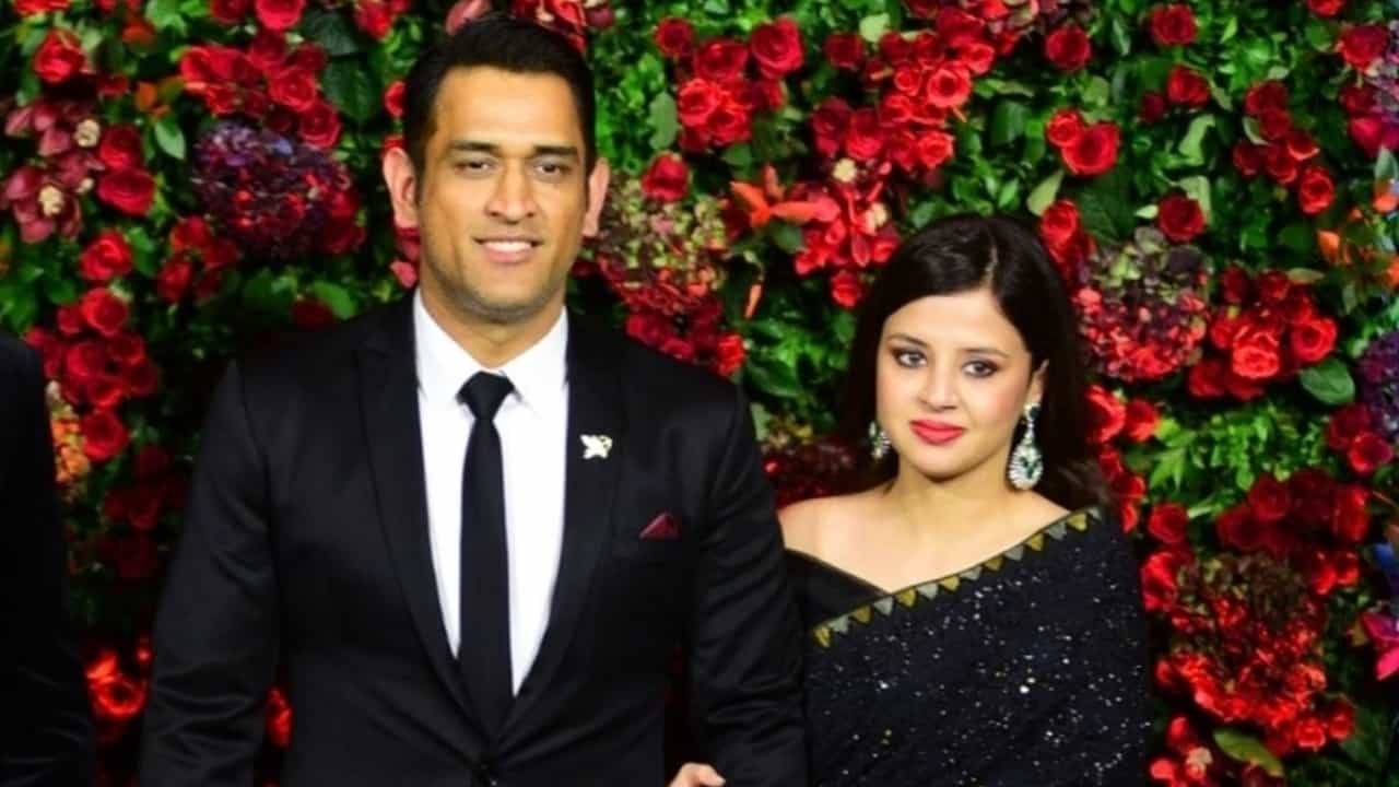 MS Dhoni: ಹೀರೋ ಆಗಲಿದ್ದಾರೆ ಧೋನಿ: ಯಾವ ಸಿನಿಮಾ? ಪತ್ನಿ ಸಾಕ್ಷಿ ಕೊಟ್ರು ಮಾಹಿತಿ MS Dhoni: ಹೀರೋ ಆಗಲಿದ್ದಾರೆ ಧೋನಿ: ಯಾವ ಸಿನಿಮಾ? ಪತ್ನಿ ಸಾಕ್ಷಿ ಕೊಟ್ರು ಮಾಹಿತಿ