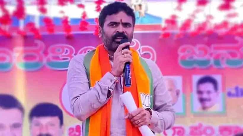 ವೇದಿಕೆ ಮೇಲೆ ಅನ್ನಭಾಗ್ಯ ಯೋಜನೆ ಟೀಕಿಸಿದ ಬಿಜೆಪಿ ಸಂಸದ ಎಸ್ ಮುನಿಸ್ವಾಮಿ