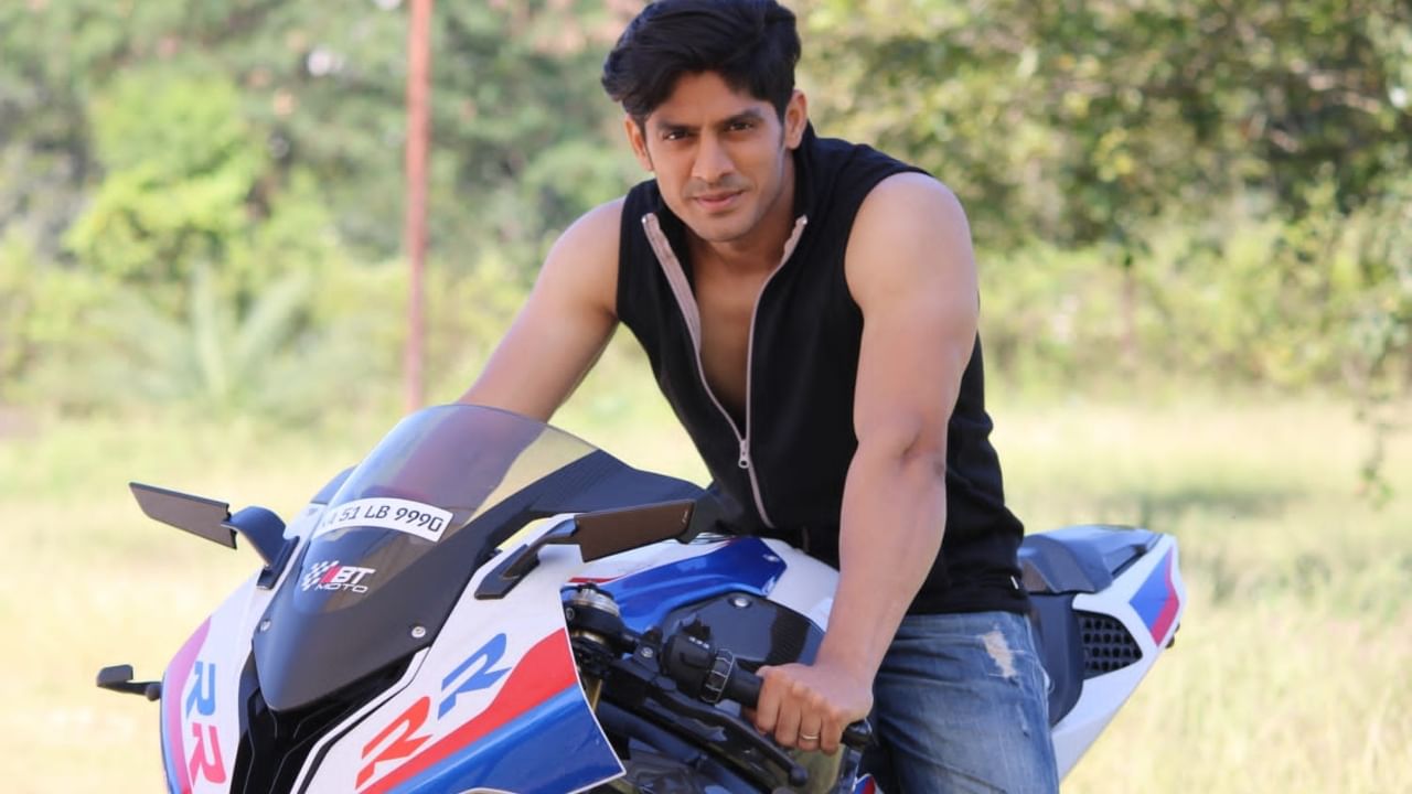 'ರಕ್ತಾಕ್ಷ' ಮಾಸ್ ಟೀಸರ್ ರಿಲೀಸ್: ಯುವ ಪ್ರತಿಭೆಗಳ ಚೊಚ್ಚಿಲ ಪ್ರಯತ್ನ 'ರಕ್ತಾಕ್ಷ' ಮಾಸ್ ಟೀಸರ್ ರಿಲೀಸ್: ಯುವ ಪ್ರತಿಭೆಗಳ ಚೊಚ್ಚಿಲ ಪ್ರಯತ್ನ
